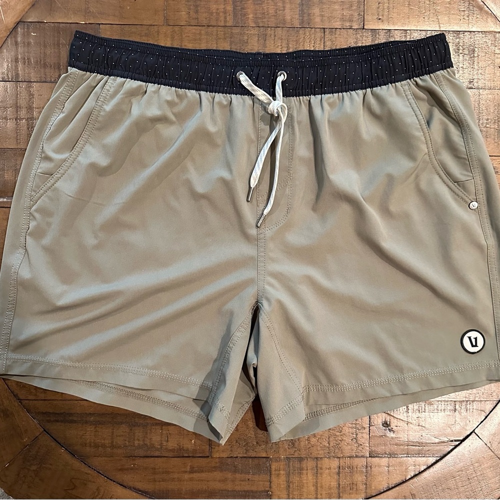 Vuori Men's Kore Shorts - Sage/green 5” inseam